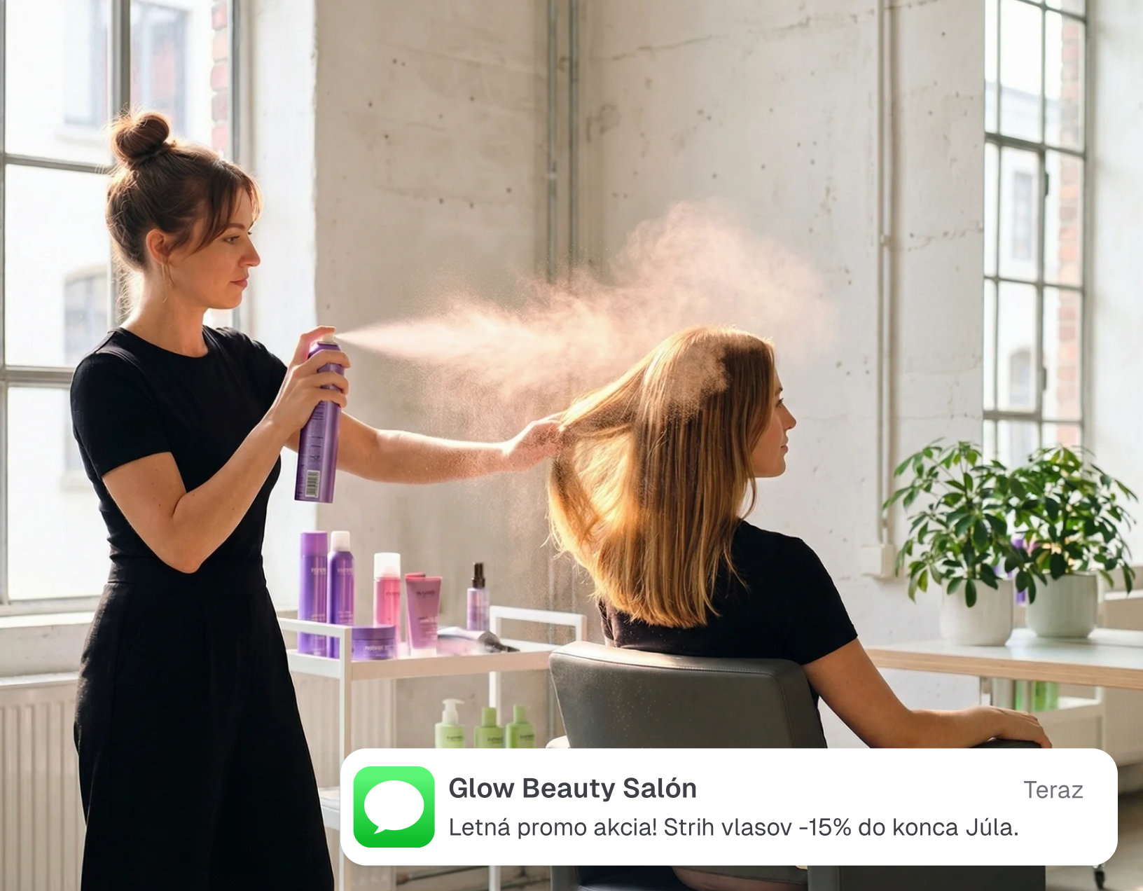 Majiteľka salónu pre sekciu e-mailových a SMS kampaní