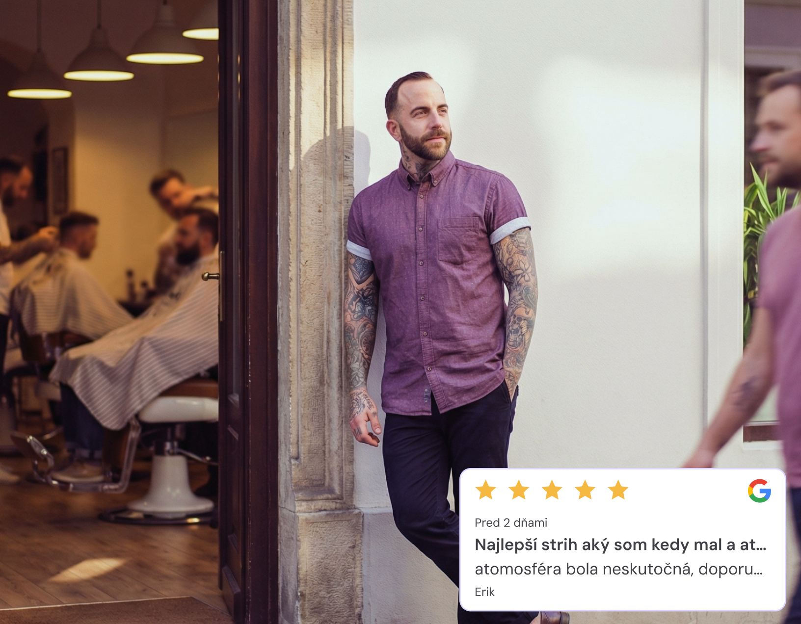 Klientka rezervujúca cez mobil ako súčasť hodnotení na Google